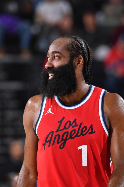 鹈鹕教练：琼斯和普尔的恢复进度相似，我们正让他们尽快归队（鹈鹕主帅：琼斯与普尔康复进度接近，我们正全力促成二人尽快回归）