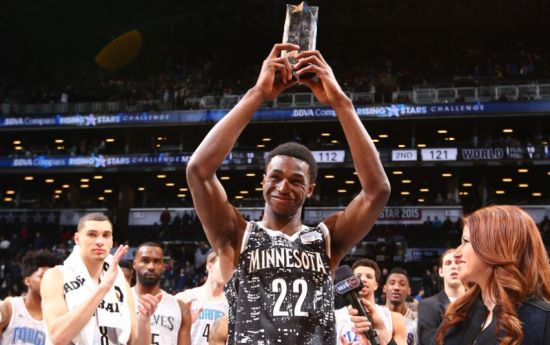 他回家了，回到了深爱的巴塞罗那（他归来，重回挚爱的巴塞罗那）