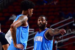 队记：杨瀚森随着比赛的进行越打越舒服，他需要真正上场打球（队记：杨瀚森越战越自如，他亟需获得真正的出场时间）