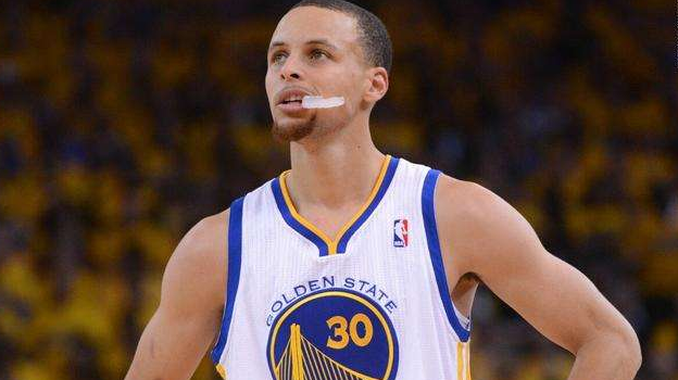 1米72女版库里！田中心单节三分5中5砍21分，带队胜中国（身高1米72的女库里！田中心单节三分5投全中砍21分，率队击败中国）