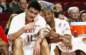 无缘升级向球迷跪拜道歉，水原三星主帅卞成焕赛后主动辞职（无缘升级后向球迷下跪致歉，水原三星主帅卞成焕赛后请辞）