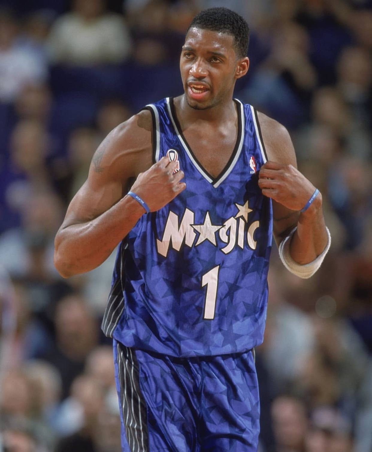 意甲战报：索尔斯比头球制胜，热那亚2-1力克维罗纳（意甲：索尔斯比头球建功，热那亚2-1击败维罗纳）