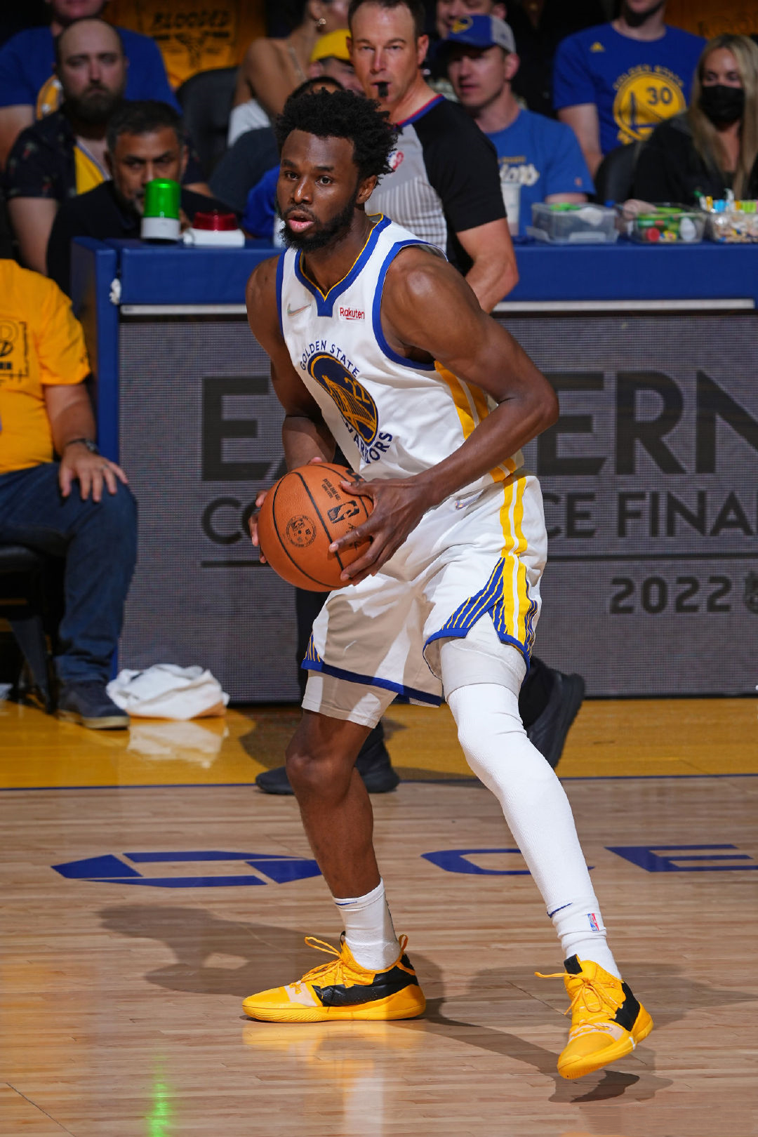 浓眉经纪人会面独行侠，要求续约或交易（浓眉代理与独行侠会晤：要么续约，要么交易）